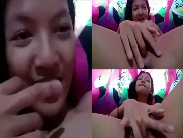 Bokep Indo Bocil Cantik Colok Memek Perawan poster